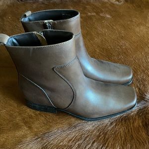 Chelsea Boots - New